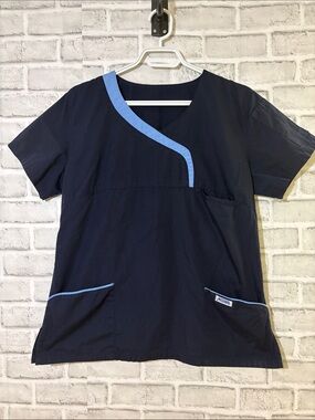 MOBB Navy Scrub Top with Light Blue Piping- see measurements